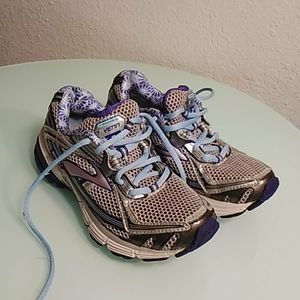 Brooks sneakers